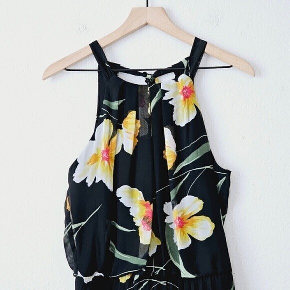 Premier Amour Floral Halter Pleated Chiffon Maxi Dress - Picture 3 of 10